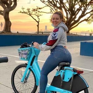 Meet your Posher, Ashley